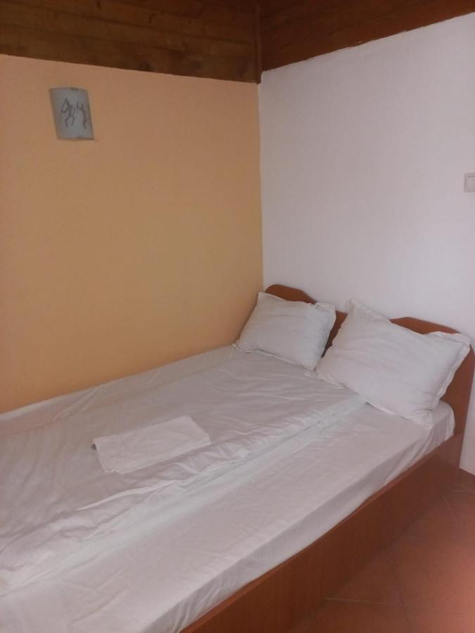 Double Room With Private Bathroom By Osteria Constantino ترجوفيشت المظهر الخارجي الصورة
